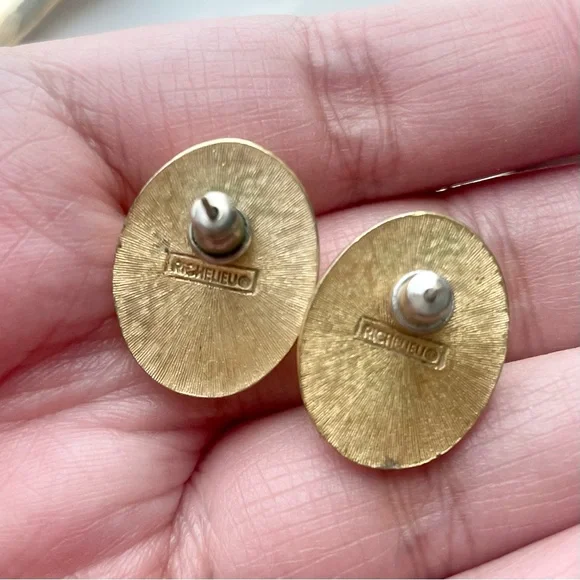 Richelieu Vintage Gold Framed Oval Pearl Earrings - Picture 6 of 6